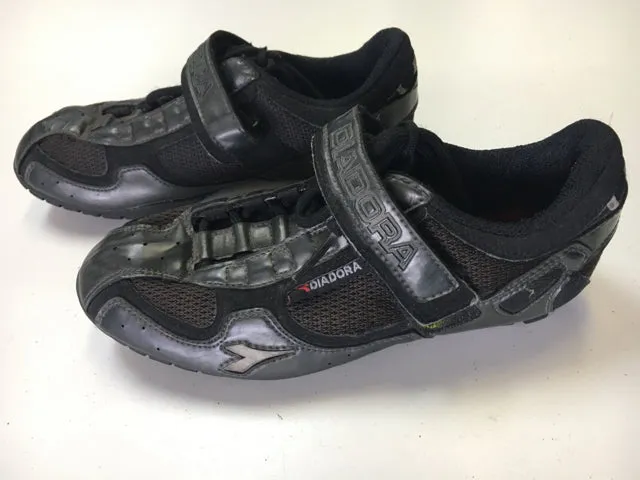 Used Diadora Black Size 5 MTB Biking Shoes